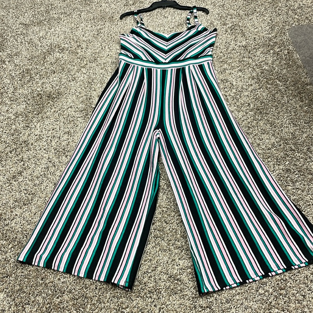 Eyeshadow L Jumper. Black, green, pink and white.